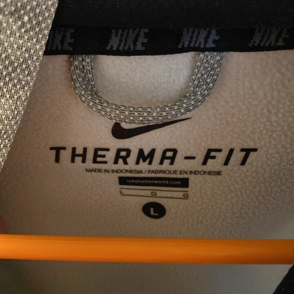 Large Therma - Fit Nike hooded sweatshirt - Picture 2 of 6